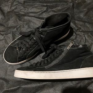 Black vionic sneakers